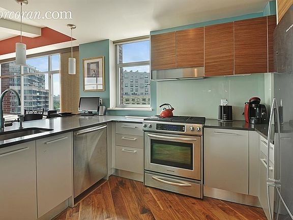 3rd image of 1063 Jackson Ave APT 7D