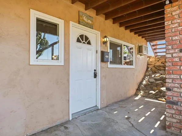 1031 Country Club Dr, Escondido, CA 92029