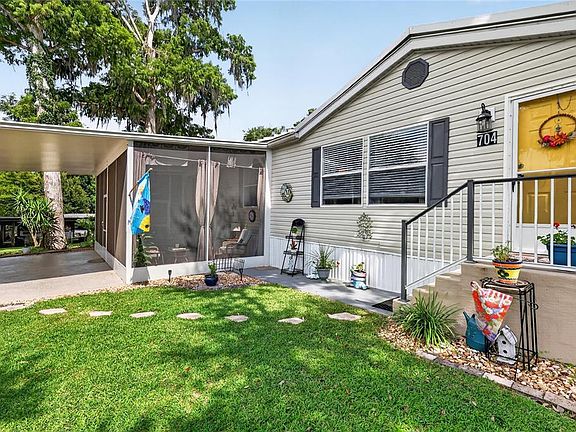 3rd image of 704 KIMBERLY AVENUE