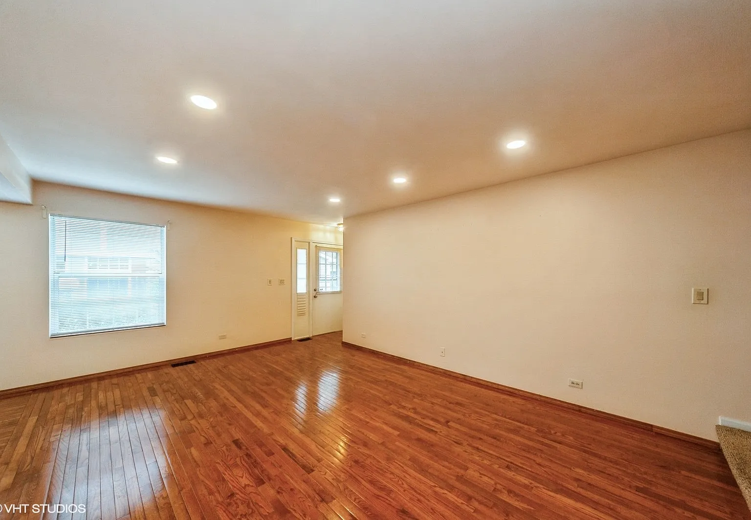 2 bed, 1.5 bath, 1392 sqft, $2,295 — Photo 2