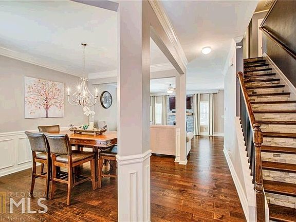 5th image of 886 Donington Cir