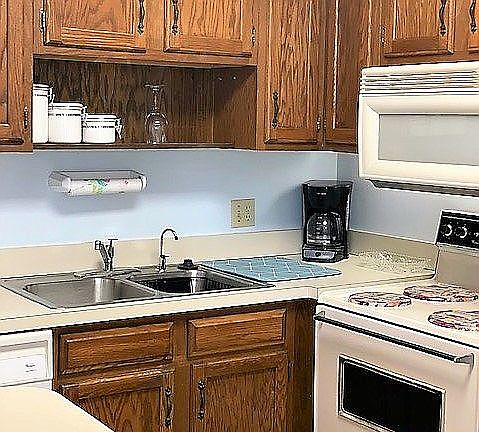 3rd image of 8 Lake Vista Trl APT 204
