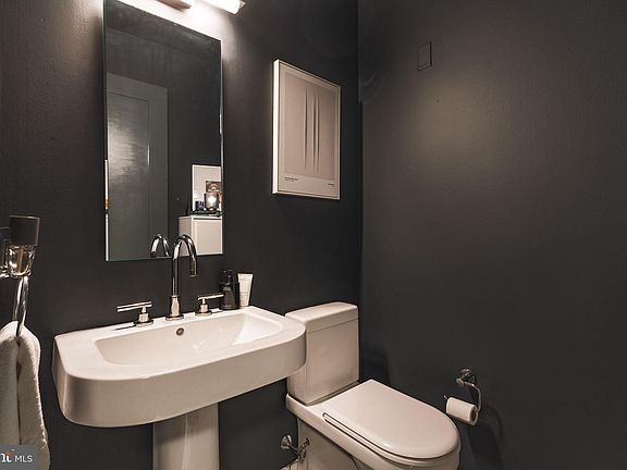 4th image of 1414 S Penn Sq Unit 12H