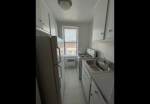 2nd image of 2375 E 3rd St APT 3S
