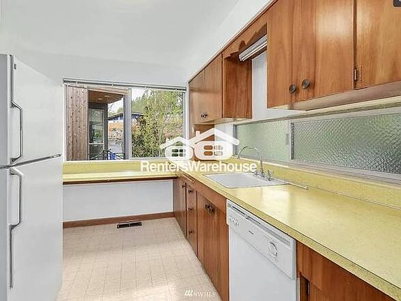 5th image of 5019 44th Ave NE