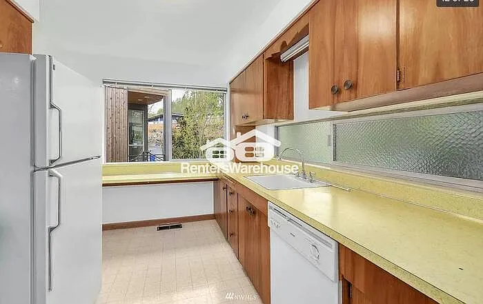 5019 44th Ave NE — Photo 5