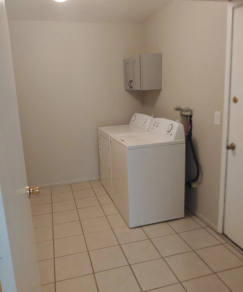 2 bed, 1.5 bath, 872 sqft, $1,300 — Photo 4