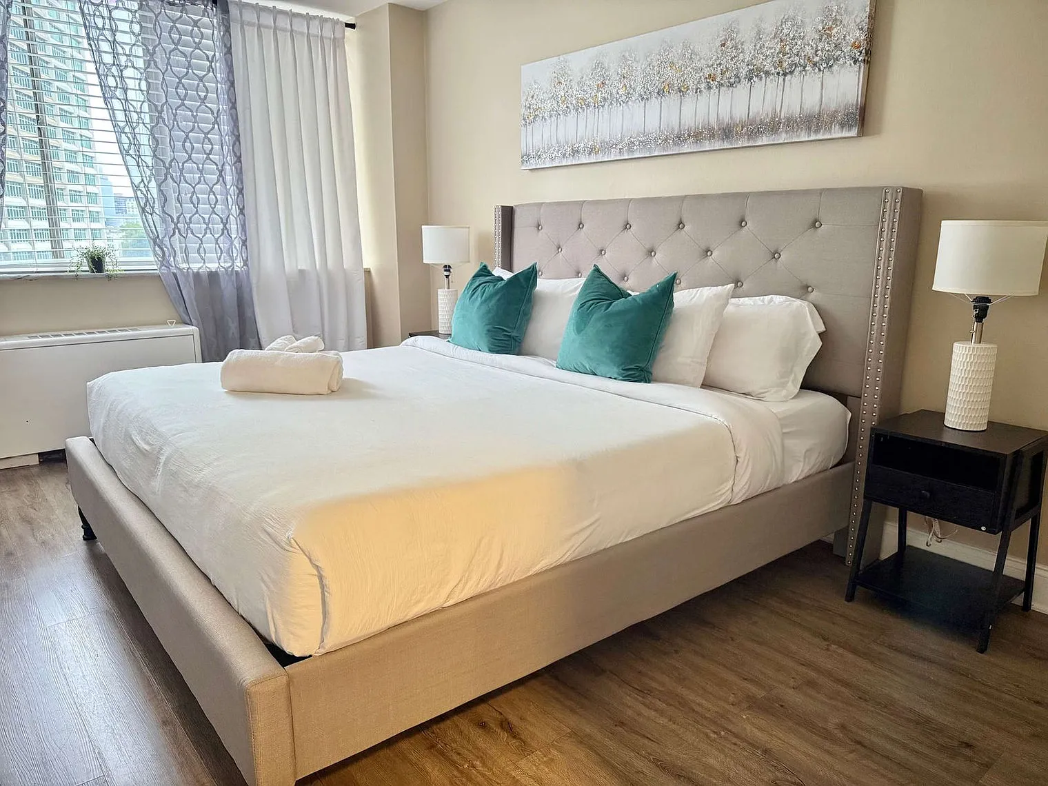 2 bed, 1.0 bath, 592 sqft, $3,371 — Photo 4