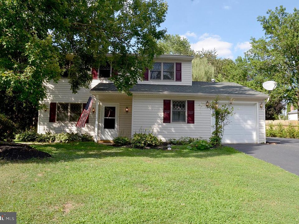1st image of 2527 Valley Dr