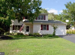 2527 Valley Dr, Lancaster, PA 17603