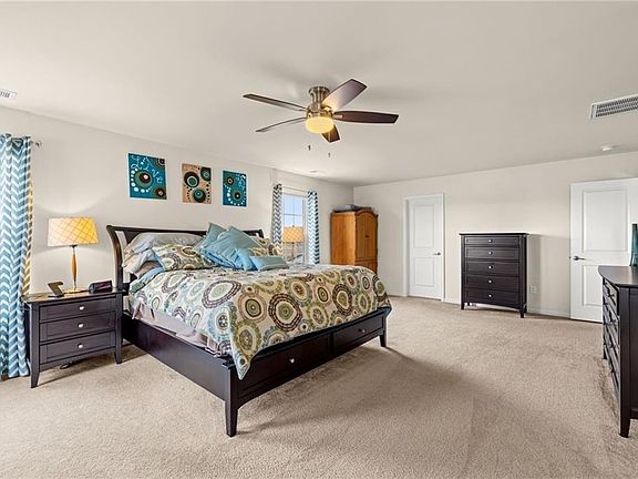 5th image of 208 Oak Hill Ln