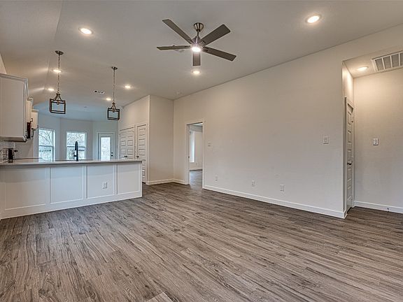 1309 E 11th Ave, Corsicana, TX 75110 | MLS #20565292 | Zillow