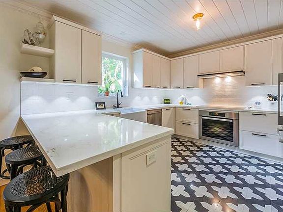 3rd image of 1024 Obispo Ave