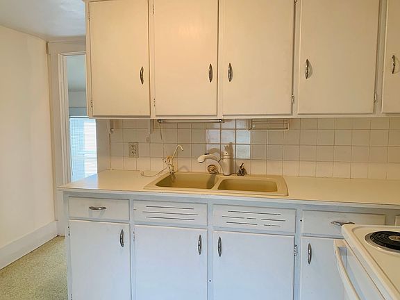 2nd image of 284 Sycamore St #B