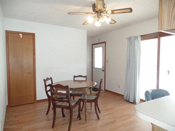 5th image of 841 E Grand River Ave