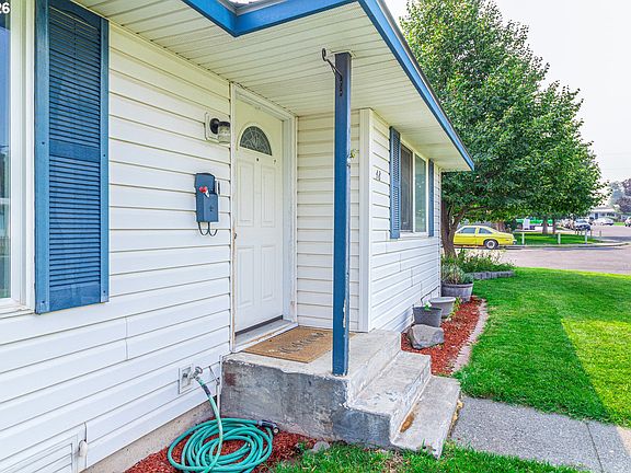 3rd image of 48 W Cedar Dr