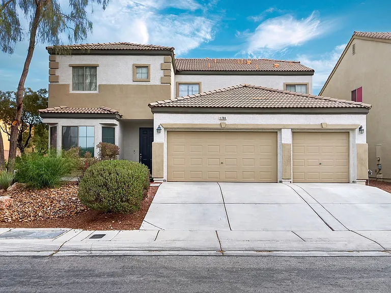 1704 Patrick Thomas Ct — Photo 2