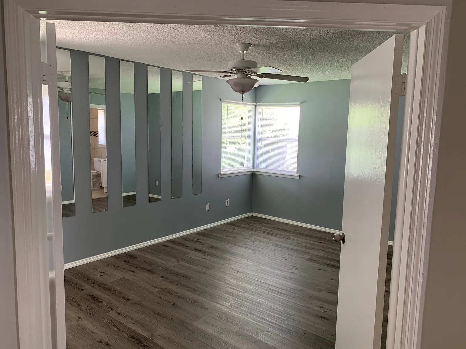 3 bed, 950 sqft, $2,000 — Photo 4