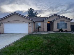 1162 W Orange St, Hanford, CA 93230