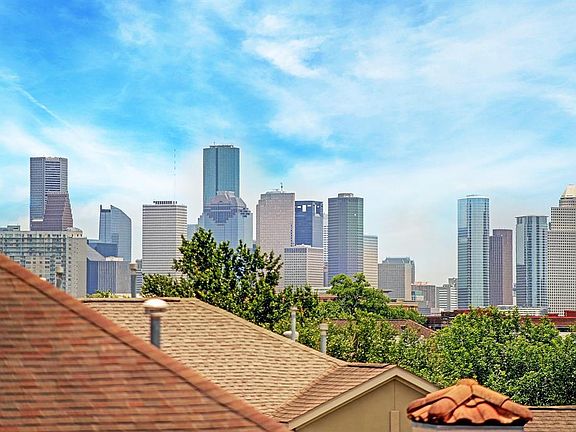 Stunning downtown views from your covered rooftop terrace!