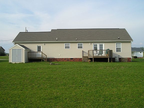 3rd image of 111 Lou Fox Dr