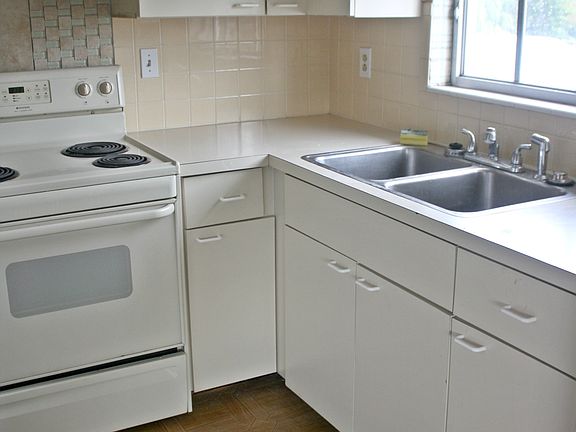 3rd image of 3569 Tyrone Blvd N