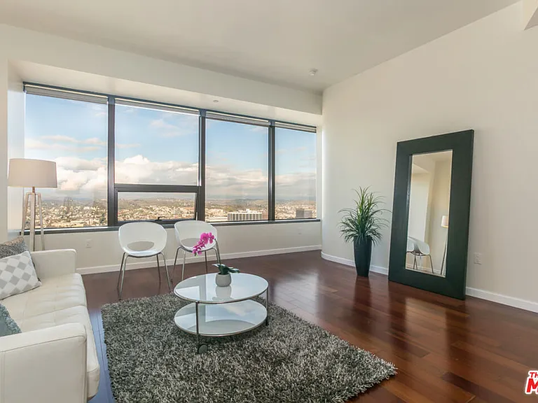 1100 Wilshire Blvd #3504 — Photo 1