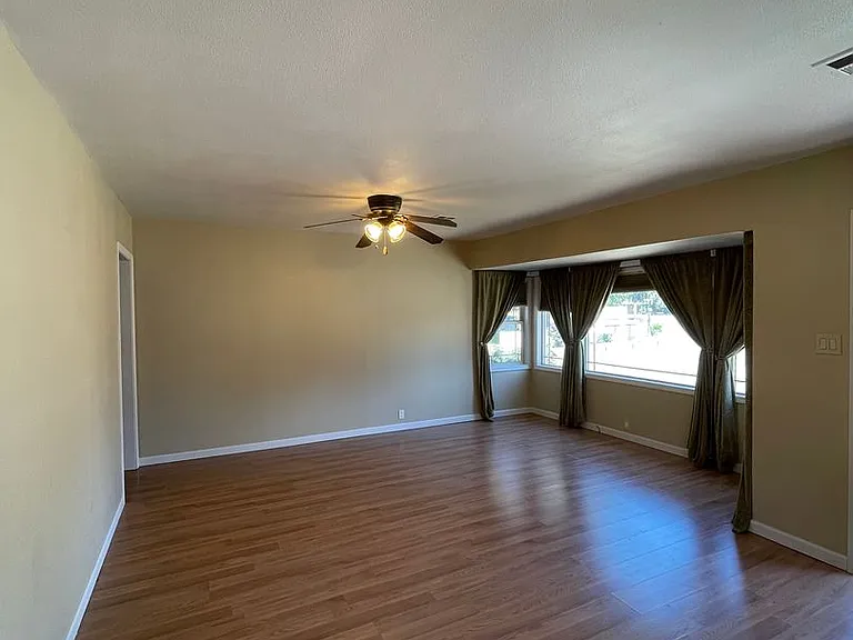 4616 Peck Dr — Photo 10