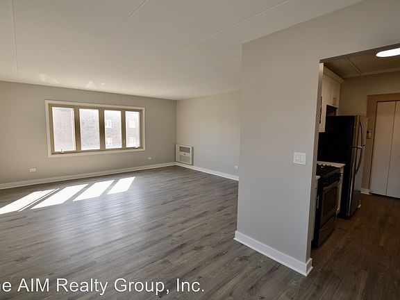 4th image of 5133 Washington St APT 5E