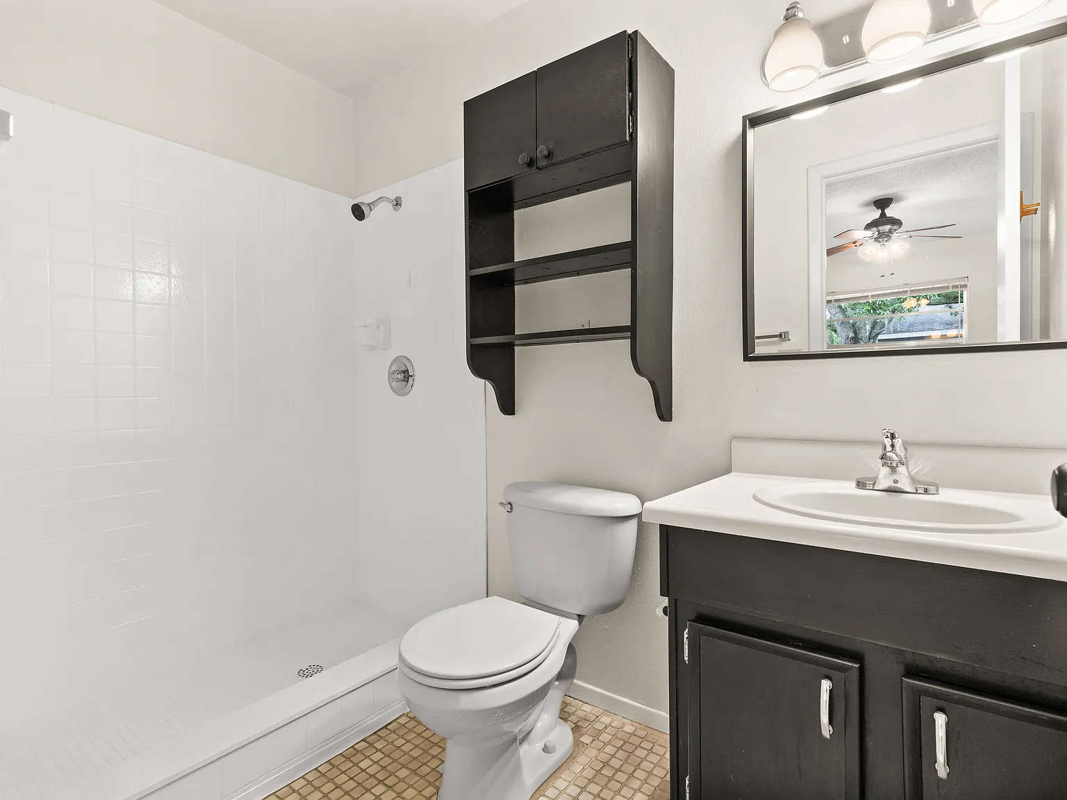 3 bed, 1263 sqft, $2,400 — Photo 4