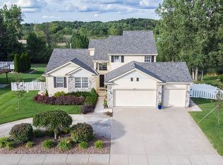 1456 Saint Lawrence Ct, Fenton, MI