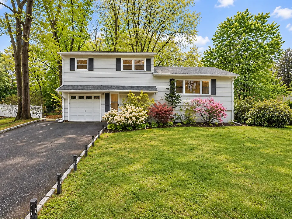 12 Barrie Rd