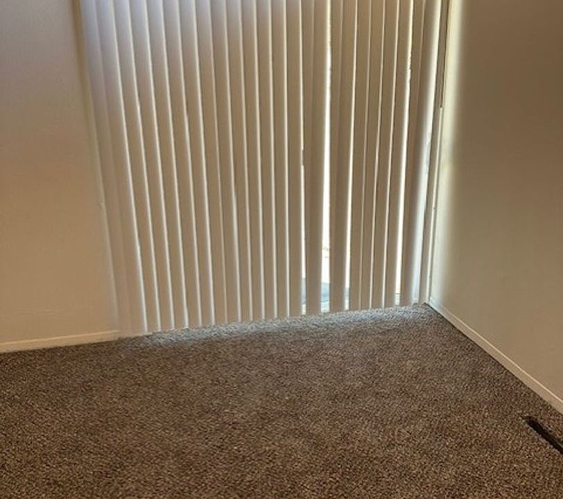 1st image of 604 S Hawthorne Dr