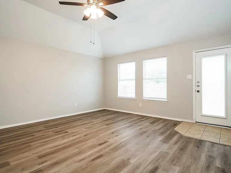 1235 Sweetwater Dr — Photo 9