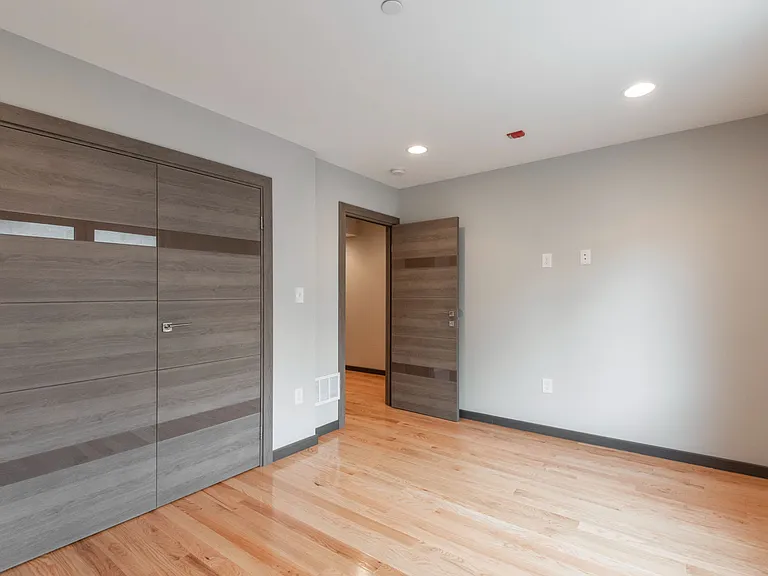 2545-47 Montrose St #BB — Photo 9