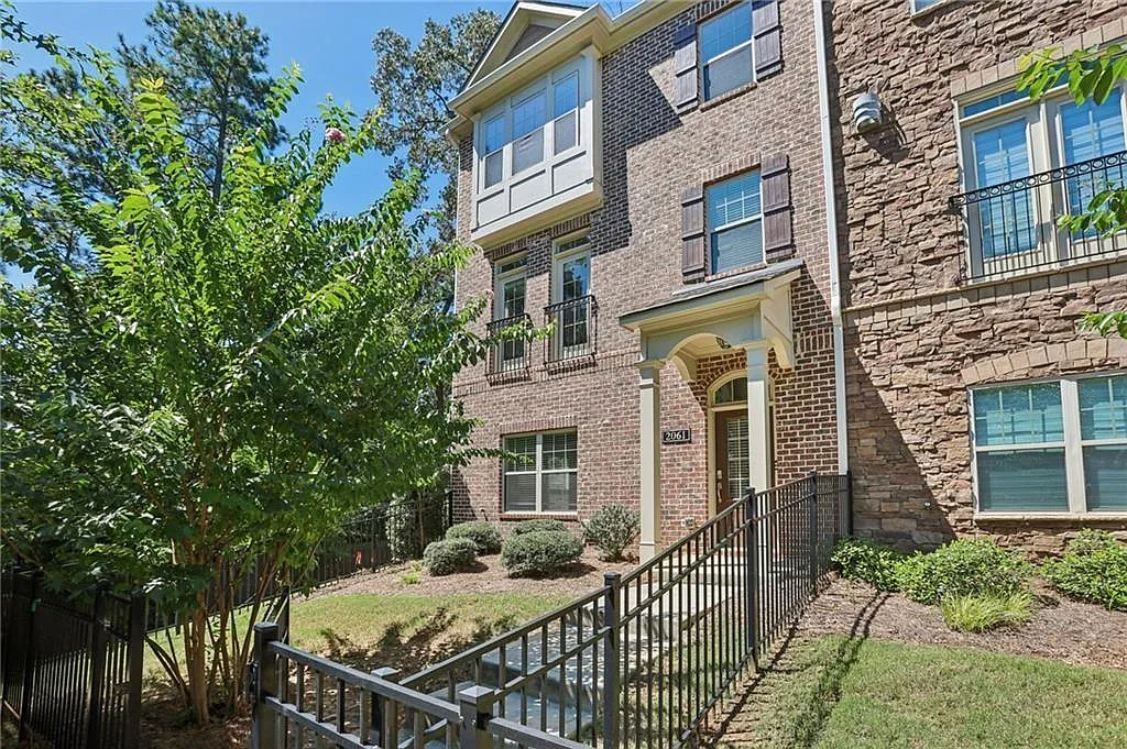 4 bed, 3.5 bath, 2120 sqft, $3,995 — Photo 1