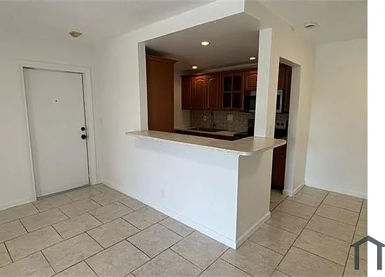 2 bed, 785 sqft, $1,775 — Photo 2