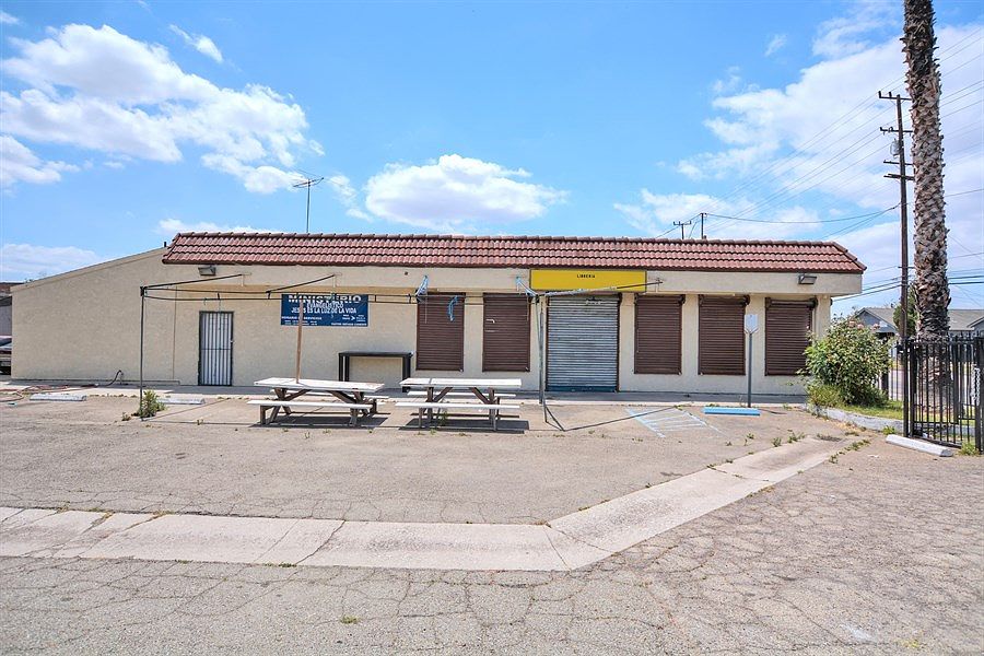 1st image of 1235 N Sierra Way