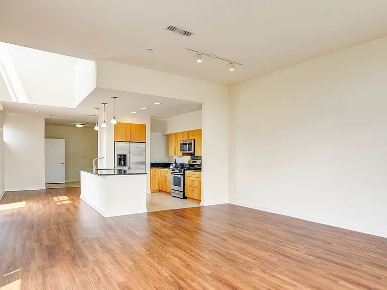 5540 Doyle St — Photo 22