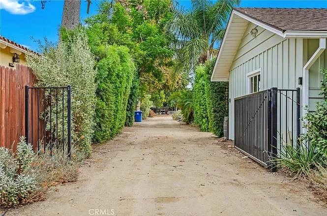 23018 Oxnard St — Photo 7