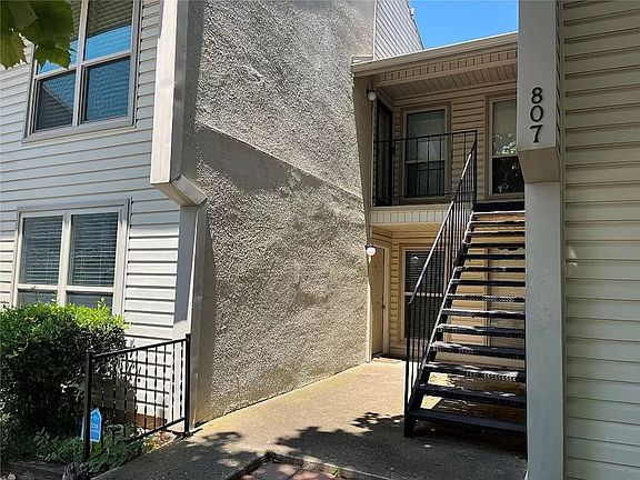 2nd image of 807 Cardinal Creek Blvd APT A