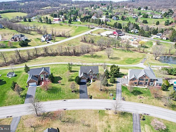 4th image of 28 Fawn Hill Rd