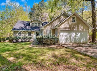 2405 Old Colony Rd, East Pt, GA 30344