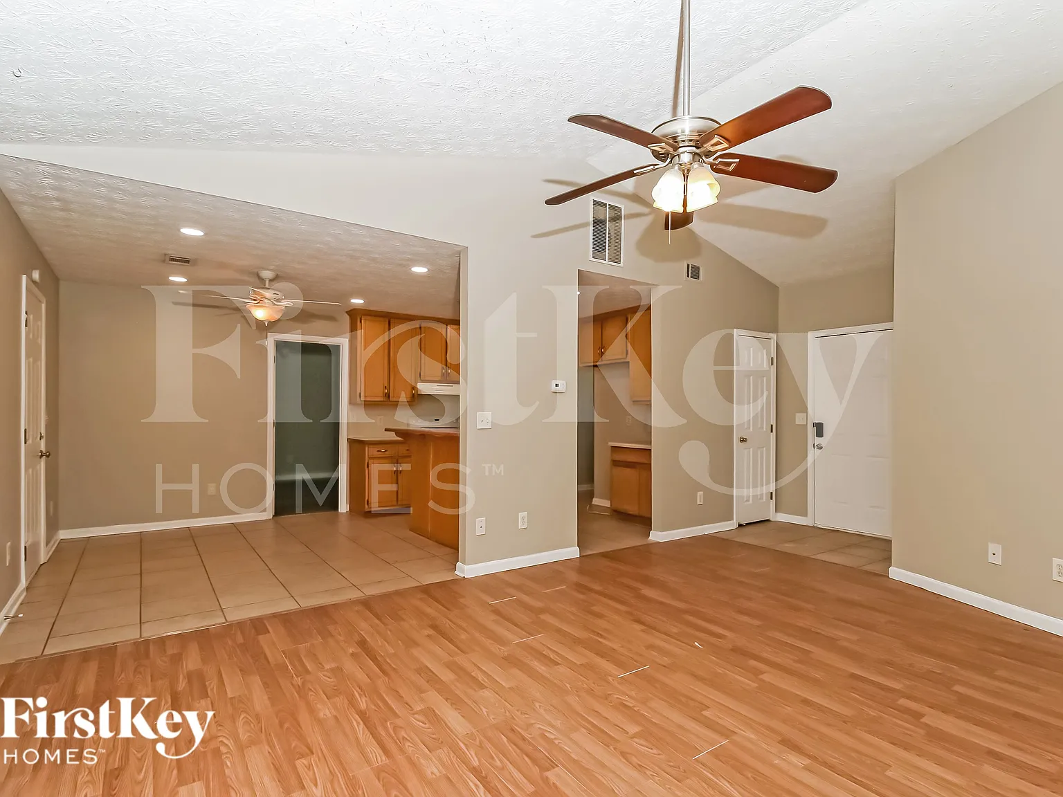3 bed, 2.0 bath, 1286 sqft, $1,845 — Photo 3