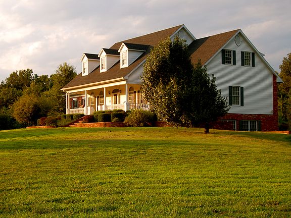 2nd image of 300 Clover Cir