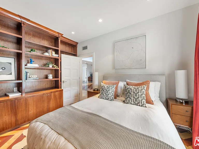 1655 N Crescent Heights Blvd — Photo 30