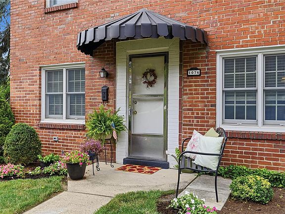 3rd image of 1076 Greenlawn Dr