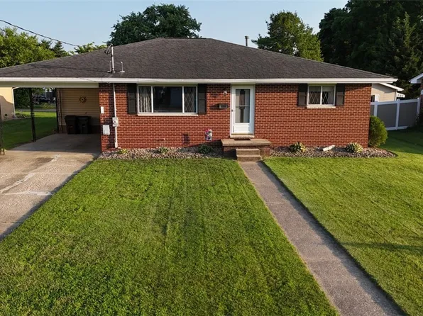 2133 McTaggert Ave, Belpre, OH 45714