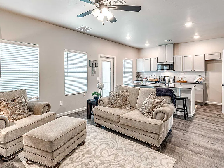 7725 Owen Ln #7725 — Photo 3
