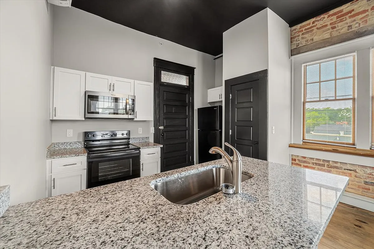 1 bed, $1,050 — Photo 4